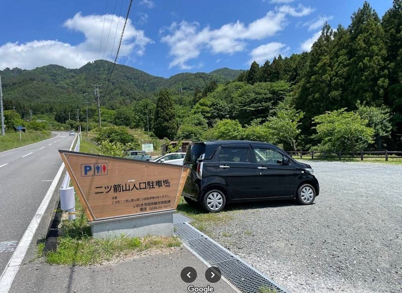 二ツ箭山入口駐車場